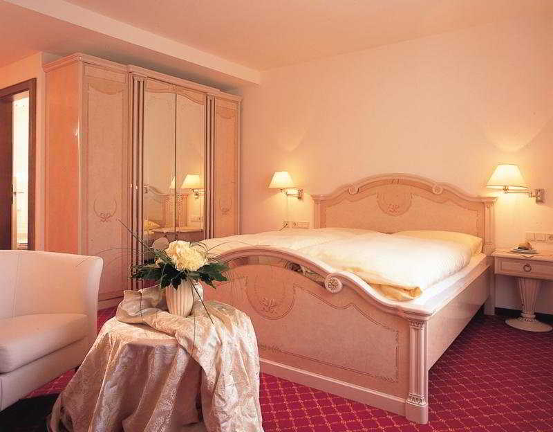 Hotel Schwarzer Adler אינסברוק חדר תמונה